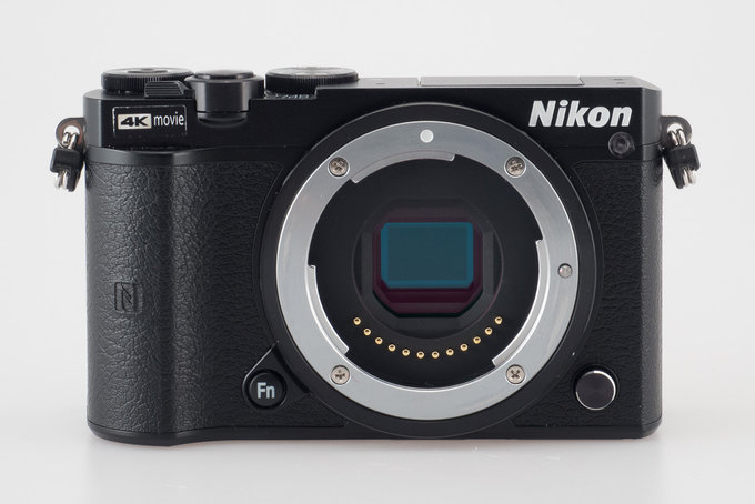 Nikon 1 J5 - Budowa, jako wykonania i funkcjonalno