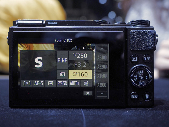 CP+ 2016 - kompakty Nikon DL w naszych rkach