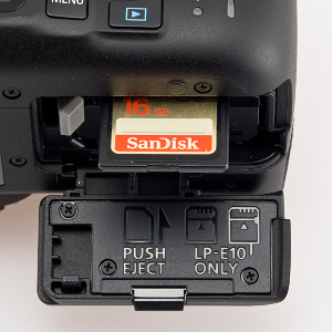 Canon EOS 1300D - Budowa, jako wykonania i funkcjonalno