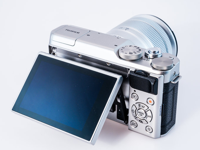 Fujifilm X-A10 - Budowa i jako wykonania