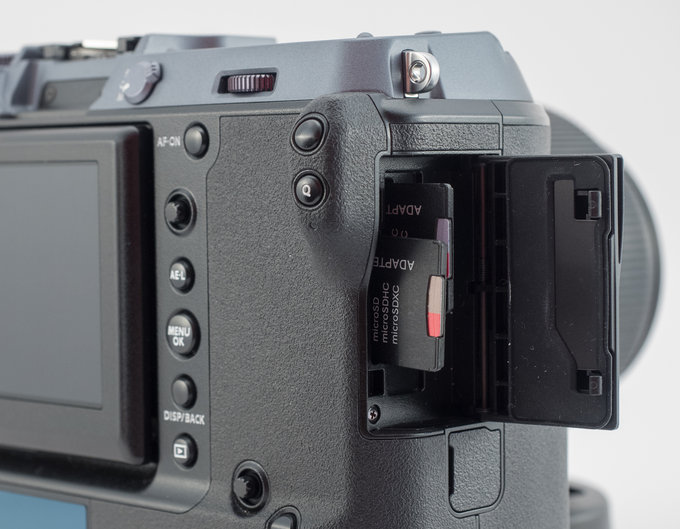Fujifilm GFX 100 - Budowa, jako wykonania i funkcjonalno