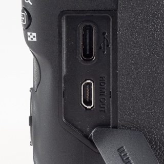 Canon EOS R50 - Budowa, jako wykonania i funkcjonalno