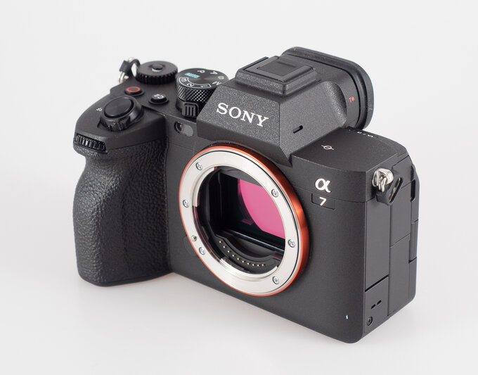 Sony A7 IV w rkach fotografa