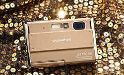 Olympus µ 1050 SW w barwach zocistego szampana 