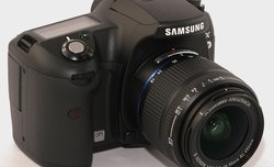 Samsung GX-10 + obiektyw 18-55mm za 2799 z�