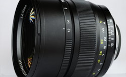 Mitakon Speedmaster 85 mm f/1.2
