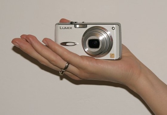 Panasonic Lumix DMC-FX01 - Wygląd i jakość wykonania Panasonic Lumix DMC-FX01 - Wygląd i jakość wykonania
