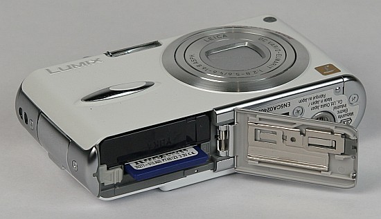 Panasonic Lumix DMC-FX01 - Wygląd i jakość wykonania Panasonic Lumix DMC-FX01 - Wygląd i jakość wykonania