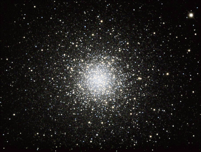 Niebo przez lornetk - M3 - Gromada kulista Messier 3 i jej gwiazdy zmienne