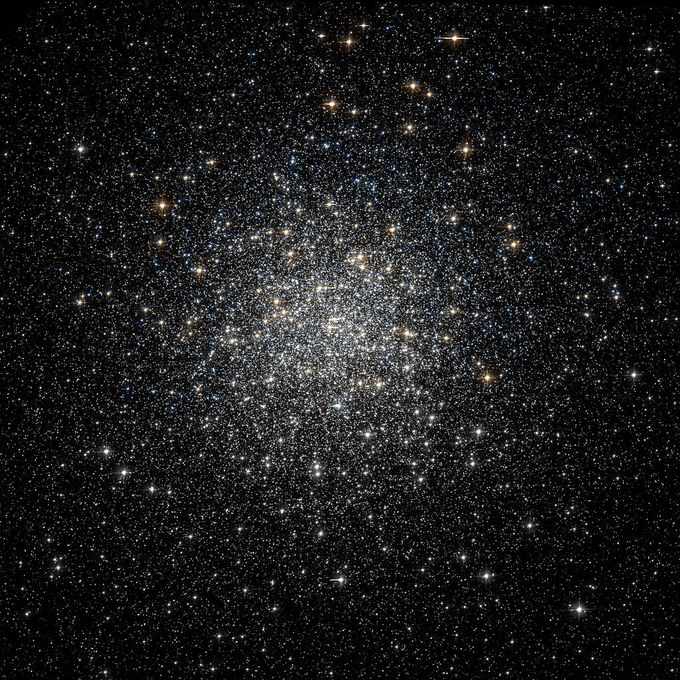 Niebo przez lornetk - M3 - Gromada kulista Messier 3 i jej gwiazdy zmienne