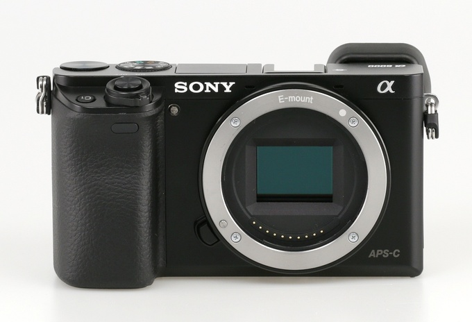 Sony A6000 - Budowa, jakość wykonania i funkcjonalność