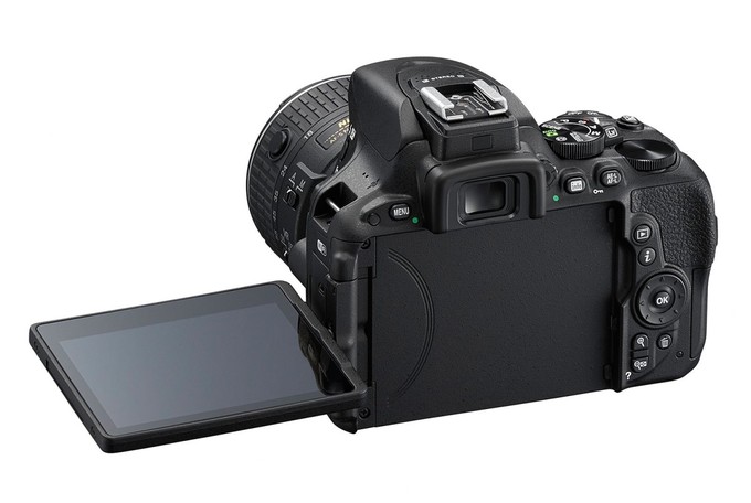 Nikon D5500 oraz AF-S DX Nikkor 55-200 mm f/4-5.6G ED VR II