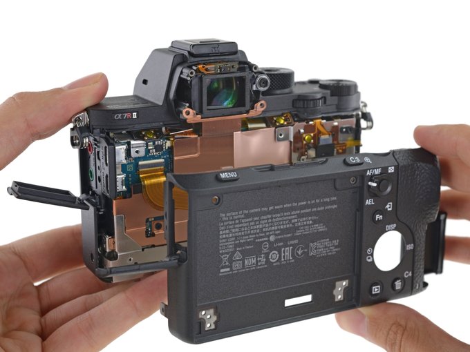 Sony A7R II rozebrany przez iFixit