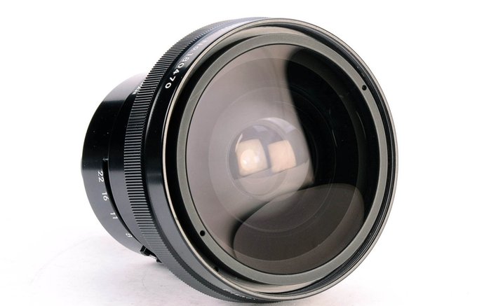 Fisheye Nikkor 10 mm f/5.6 OP - rzadki obiektyw wystawiony na aukcji