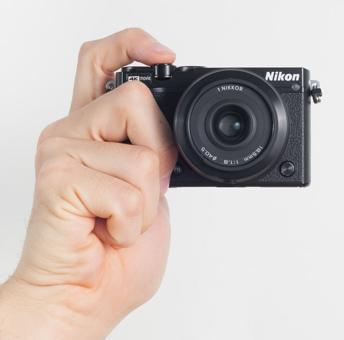 Nikon 1 J5 - Uytkowanie i ergonomia