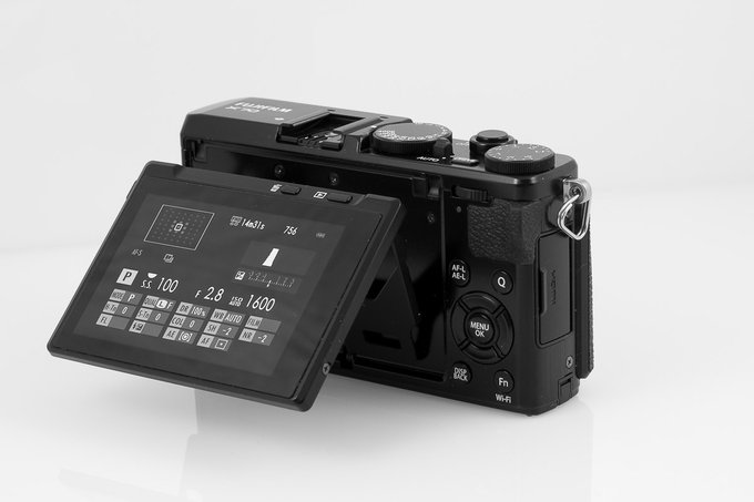 Fujifilm X70 - Budowa i jako wykonania