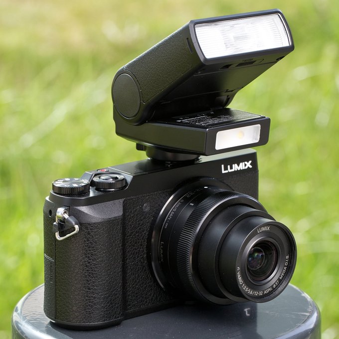 Panasonic Lumix GX80 i lampa DWM-FL200L w naszych rkach - Lampa Panasonic DWM-FL200L