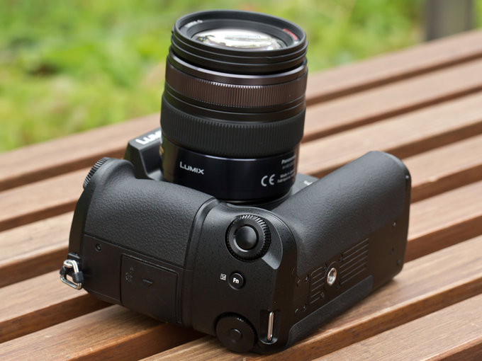 Panasonic LUMIX G80 w naszych rkach - Grip DMW-BGG1