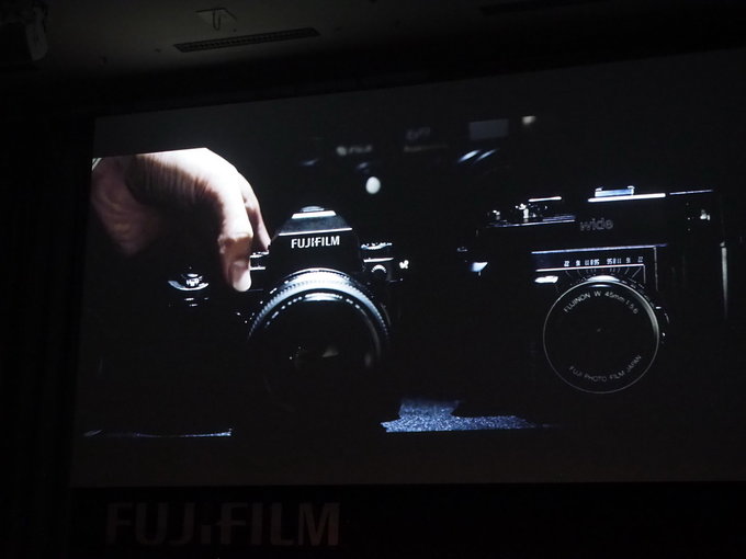 Fujifilm ujawnia redniformatowego bezlusterkowca
