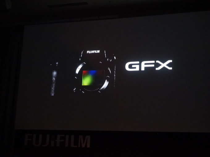 Fujifilm ujawnia redniformatowego bezlusterkowca