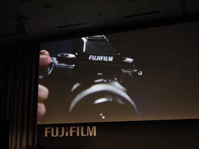 Fujifilm ujawnia redniformatowego bezlusterkowca