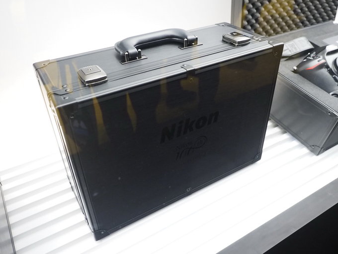 Urodzinowe produkty firmy Nikon