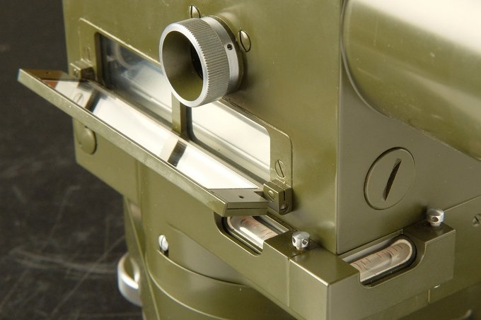 Precyzyjna strona Jeny: przyrzdy geodezyjne Carl Zeiss - Niwelator Carl Zeiss Jena Ni004