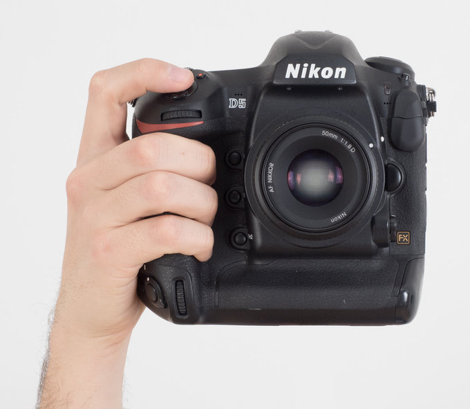 Nikon D5 - Uytkowanie i ergonomia