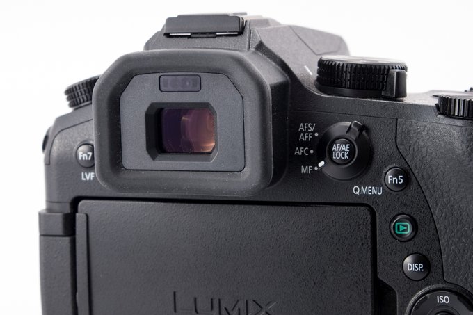 Panasonic Lumix DMC-FZ2000 - Budowa i jako wykonania