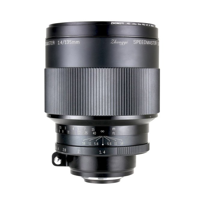 Mitakon Speedmaster 135 mm f/1.4 z kolejnymi mocowaniami