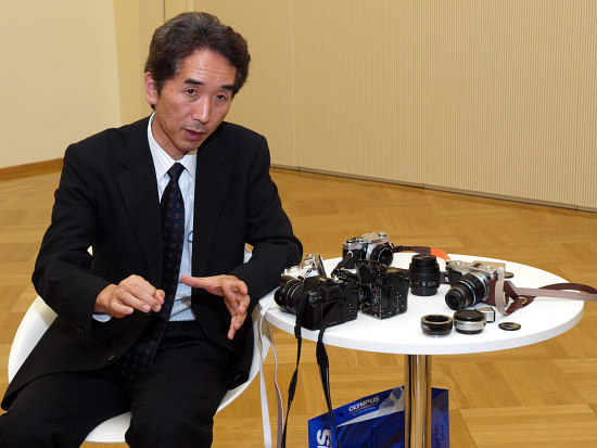 Wywiad z Akira Watanabe -  gwnym twrc Olympusa E-P1 - Wywiad z Akira Watanabe - Managerem w Departamencie Strategii Produkcji  DSLR w firmie Olympus