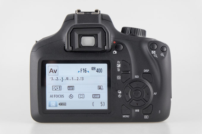 Canon EOS 4000D - Budowa i jako wykonania