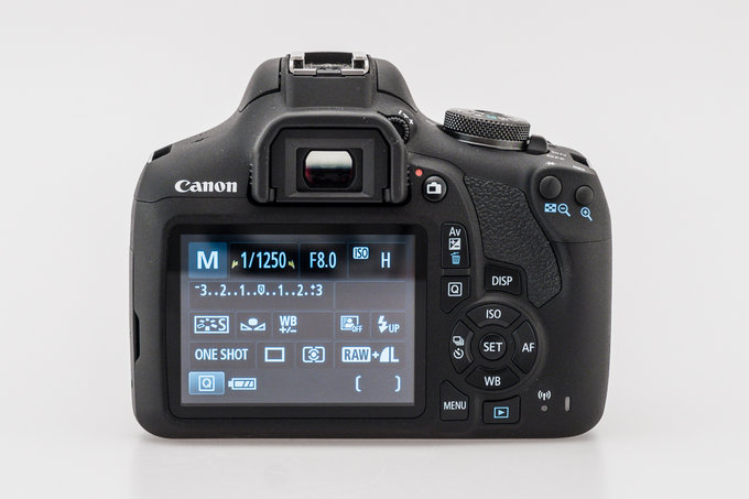 Canon EOS 2000D - Budowa i jakość wykonania