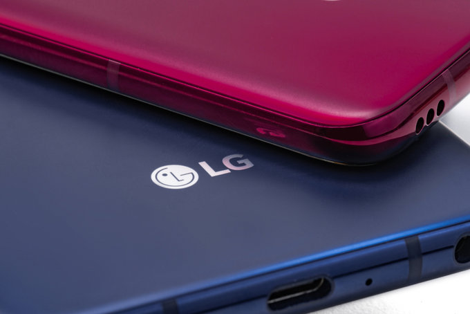 LG V40 ThinQ - smartfon z picioma aparatami