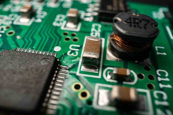 Obiektywy Laowa 10-18 mm f/4.5-5.6 i 24 mm f/14 dost�pne w Polsce