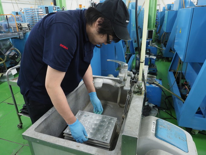 Wycieczka do fabryki obiektyw�w Sigma w Aizu - Optyka