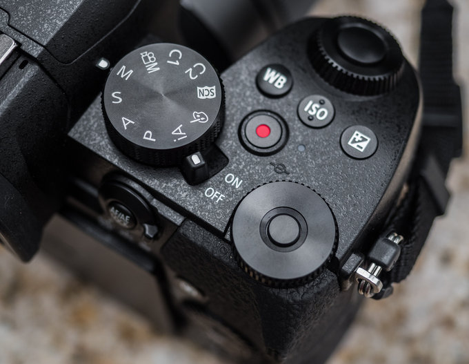 Panasonic Lumix G90 i wycieczka do Lwowa - O ergonomii Lumiksa G90 s��w kilka