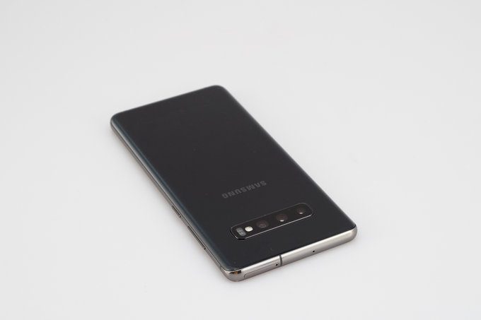 Samsung Galaxy S10 Plus - Budowa i jako wykonania