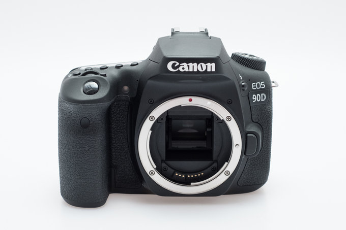 Canon EOS 90D - Budowa i jako wykonania