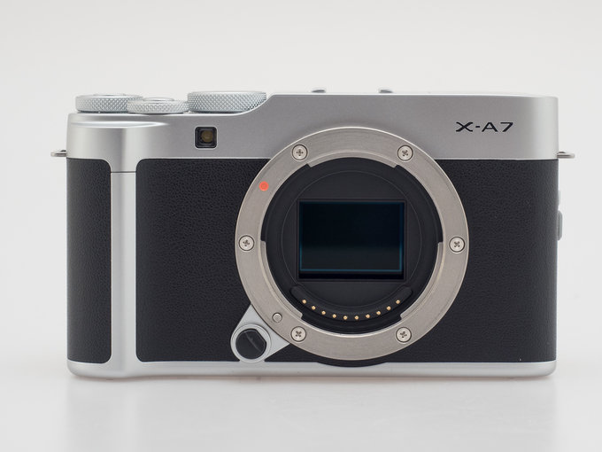 Fujifilm X-A7 - Budowa, jako wykonania i funkcjonalno
