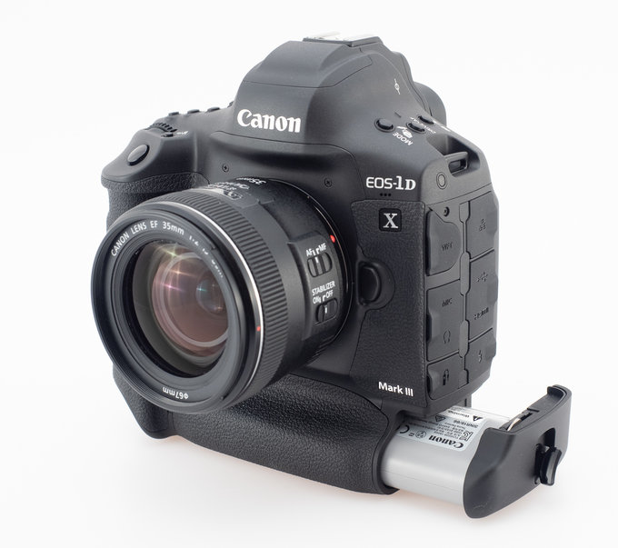 Canon EOS-1D X Mark III - Budowa, jako wykonania i funkcjonalno