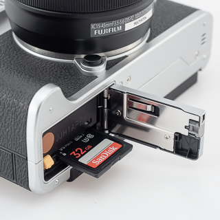 Fujifilm X-T200 - Budowa, jako wykonania i funkcjonalno