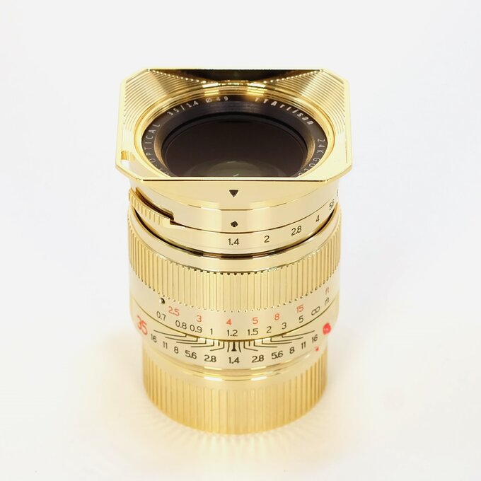 TTartisan 35 mm f/1.4 w limitowanej edycji pokrytej zotem