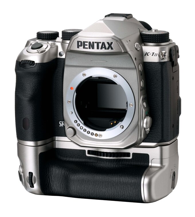 Pentax K-1 II w srebrnej wersji wraz z trzema obiektywami - oficjalnie