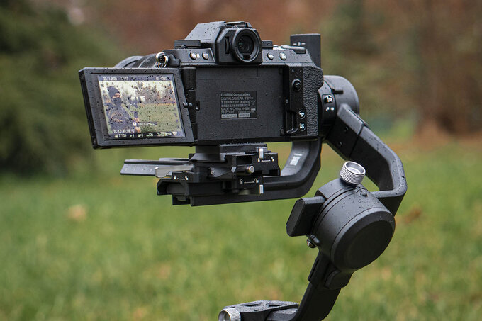 Fujifilm X-S10 - test trybu filmowego - Budowa i ergonomia