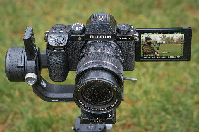 Fujifilm X-S10 - test trybu filmowego - Budowa i ergonomia