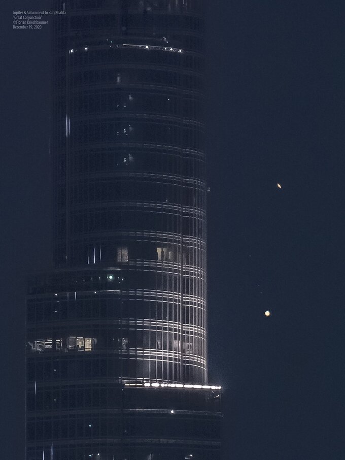 Koniunkcja Jowisza i Saturna nad Burj Khalifa