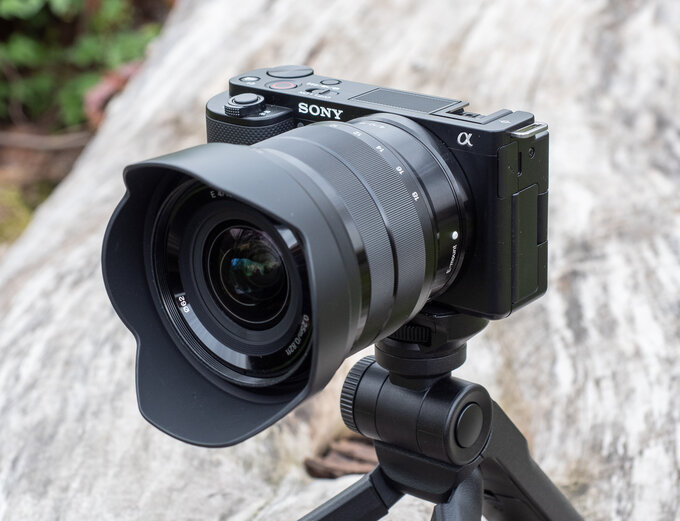 Sony ZV-E10 w rkach fotografa - Sony ZV-E10 w rkach fotografa