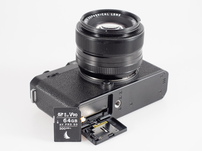Fujifilm X-E4 - Uytkowanie i ergonomia