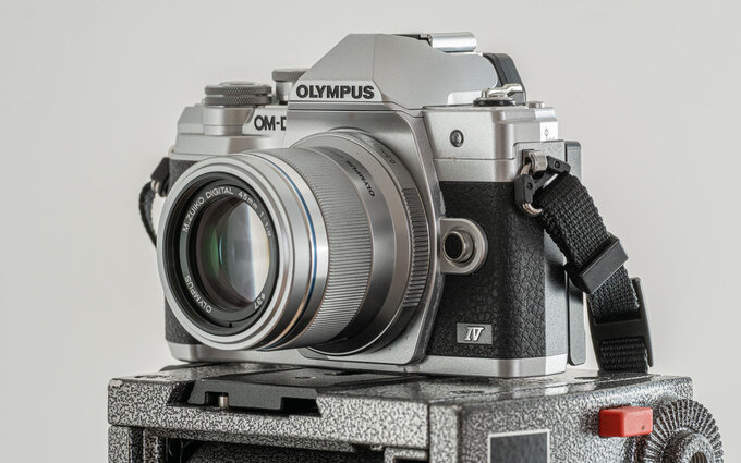 Olympus OM-D E-M10 Mark IV - test trybu filmowego - Budowa i ergonomia